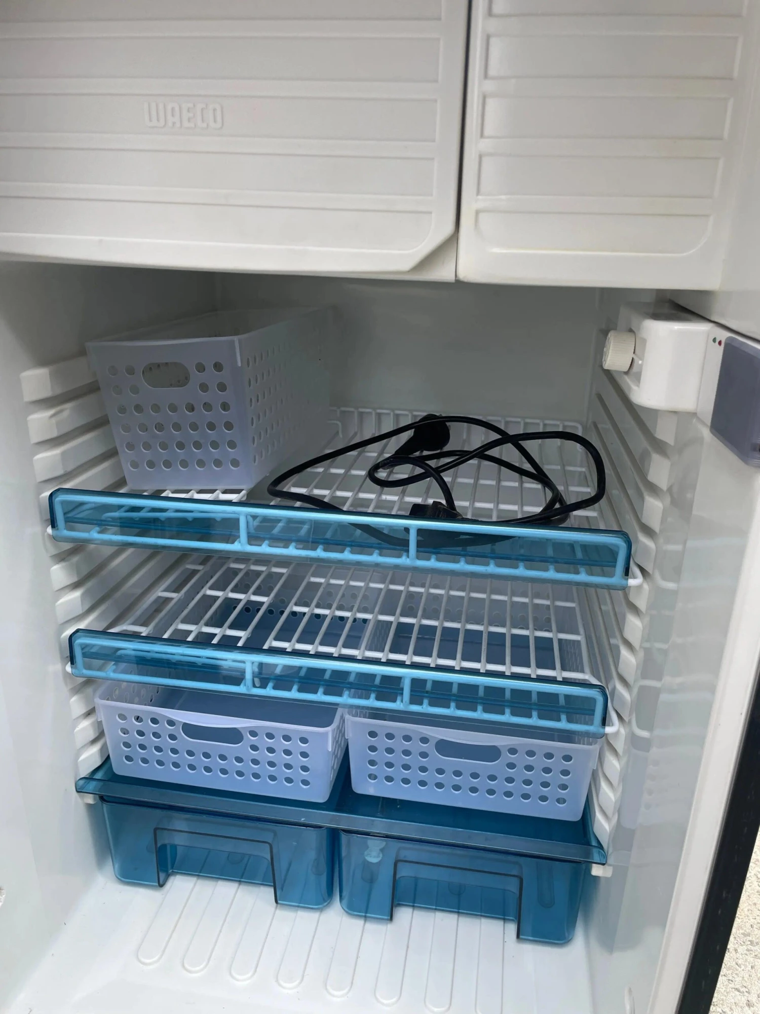 2nd Hand Dometic Waeco CR 140 Fridge Freezer 12v And 240v 2 2nd Hand Dometic Waeco CR 140 Fridge Freezer 12v And 240v - Image 2